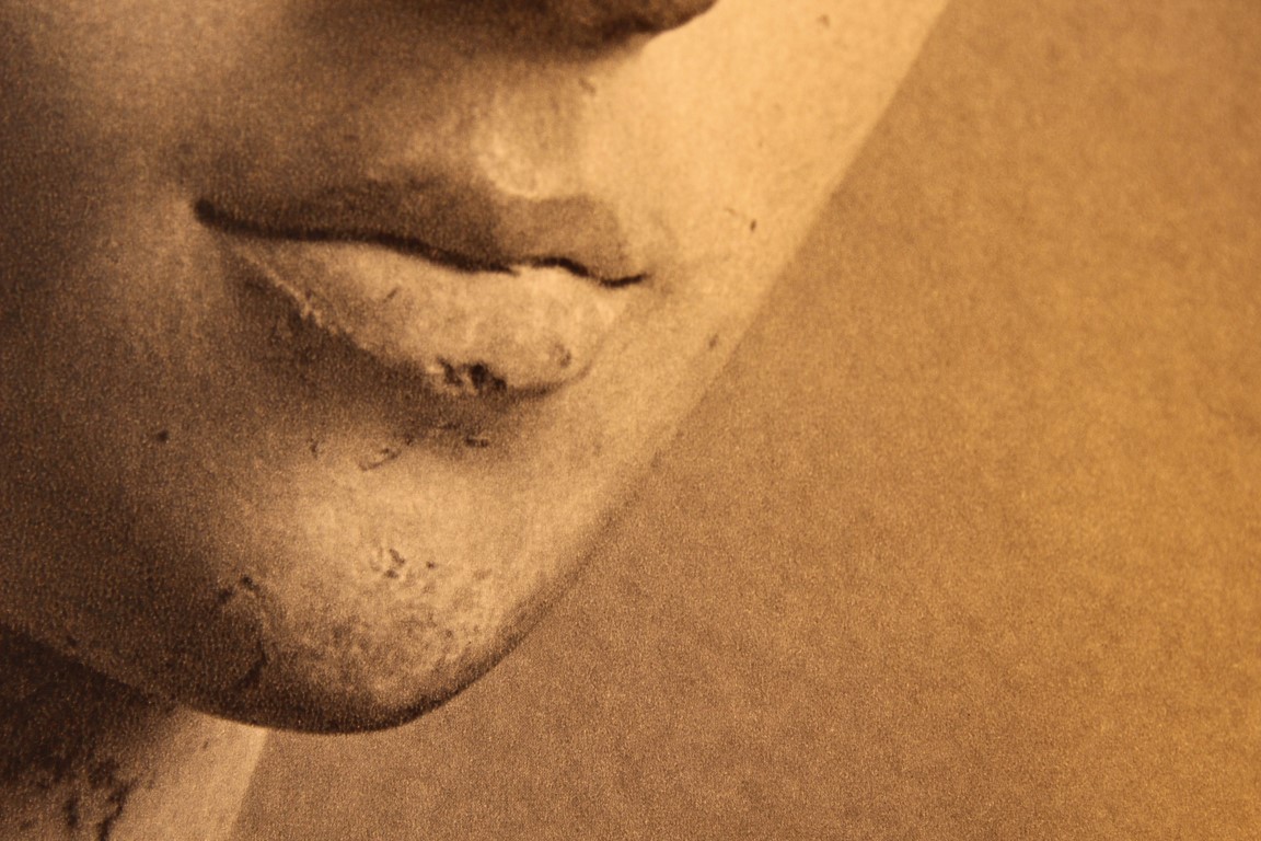 Achtsam sein heißt, sich dem «Hier-und-Jetzt» zuzuwenden.</br>Dazu lenken wir unsere Gedanken ganz bewusst auf das, was wir gerade tun, ohne das Tun zu bewerten